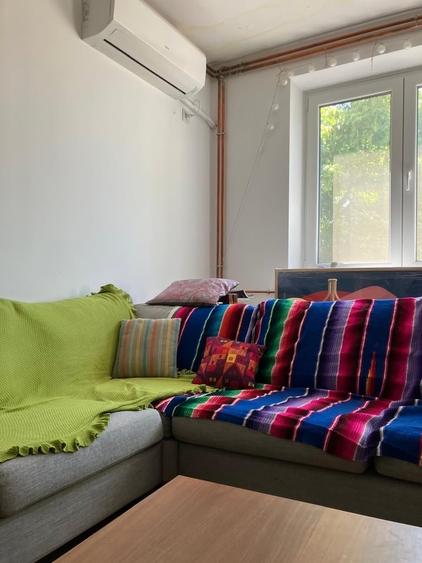 Apartament semidecomandat în Est
