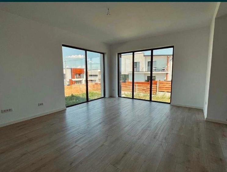 Casă individuală cu 4 camere cu Teren 580 Mp în Valea Adâncă