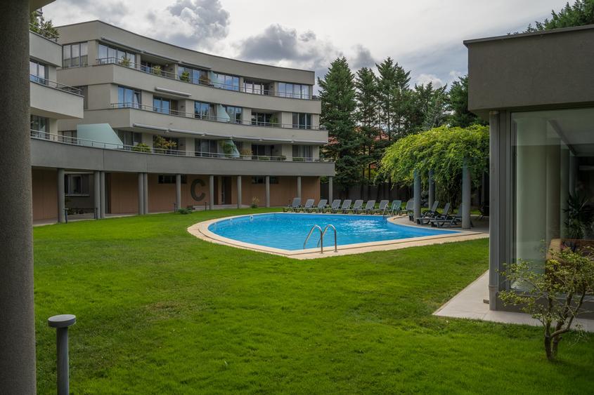 Apartament cu 4 camere decomandat în Băneasa