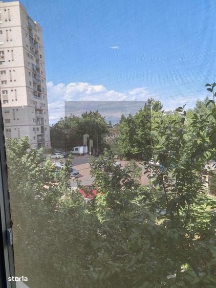 Apartament cu 3 camere decomandat în Titan