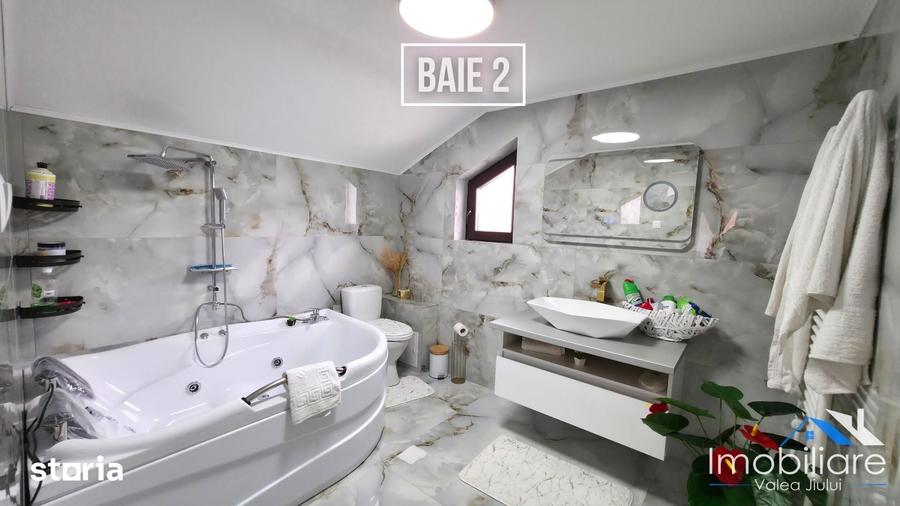 Casă cu 4 camere cu Teren 1711 Mp în Uric