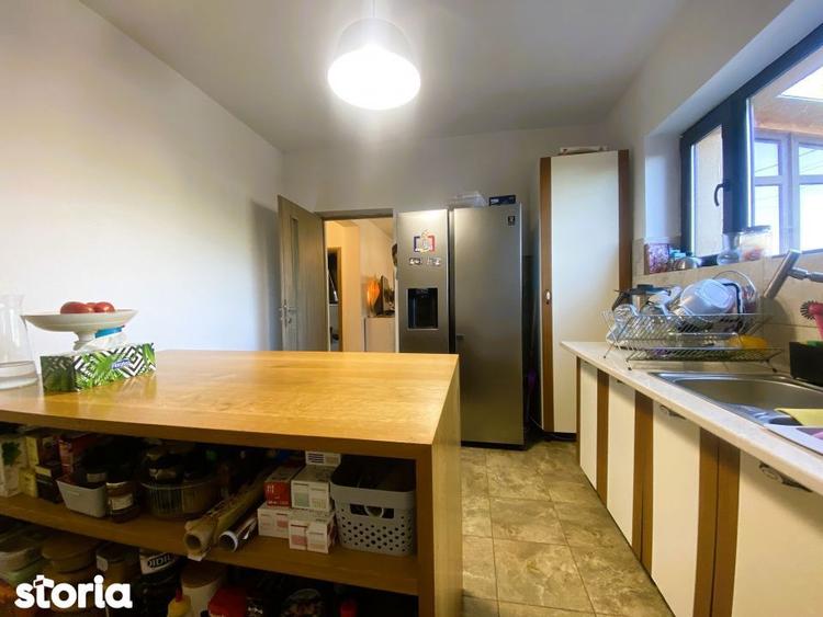 Casă cu 5 camere cu Teren 238 Mp în Central