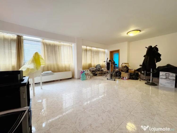 Apartament cu 3 camere decomandat, mobilat în Soarelui