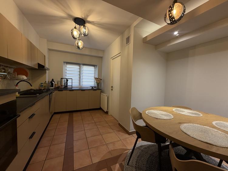 Apartament cu 3 camere decomandat, mobilat în Tipografilor