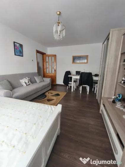 Apartament cu 2 camere decomandat în Siret