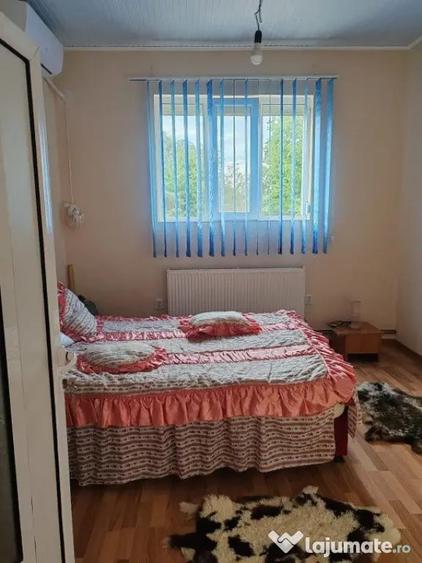 Casă cu 4 camere cu Teren 4800 Mp în Crețești