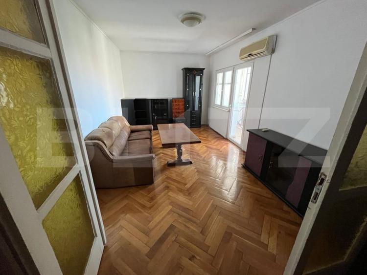 Apartament cu 3 camere decomandat, mobilat în Dacia