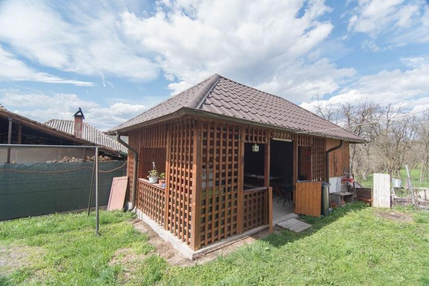 Casă individuală cu 3 camere cu Canalizare în Văcarea