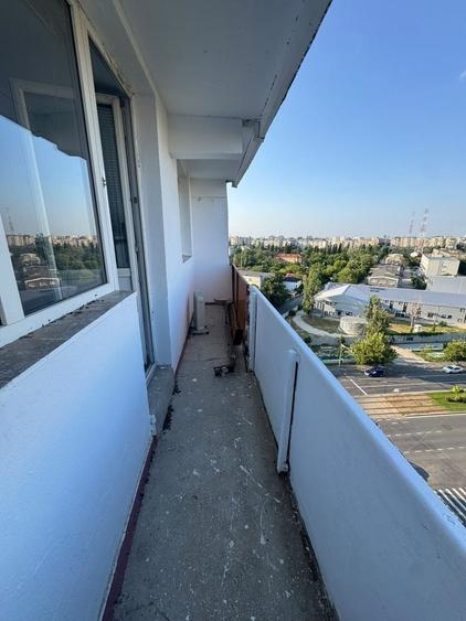 Apartament cu 3 camere decomandat în Drumul Taberei