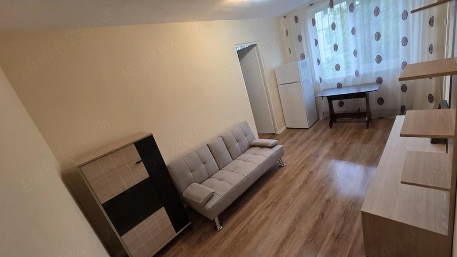 Apartament cu 3 camere semidecomandat în Dacia