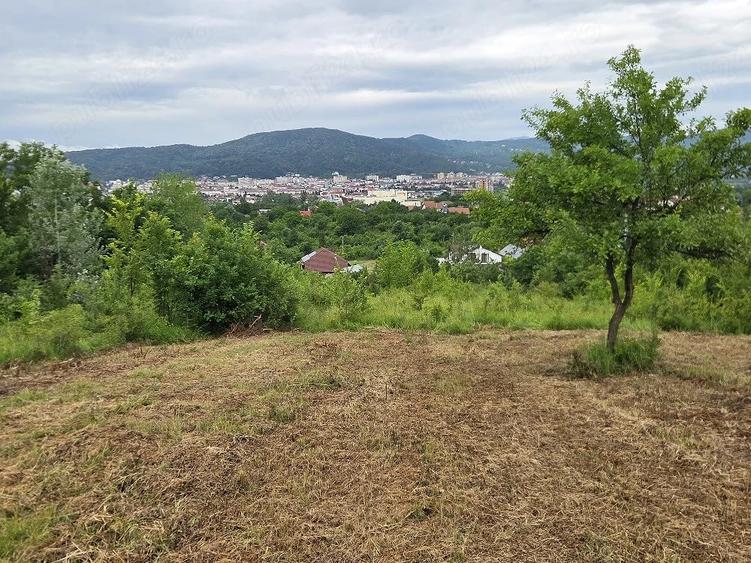 Teren de 1840 mp, în Feteni