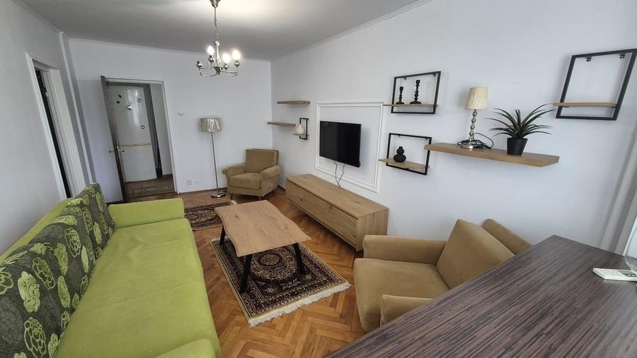 Apartament cu 2 camere decomandat în Teiul Doamnei