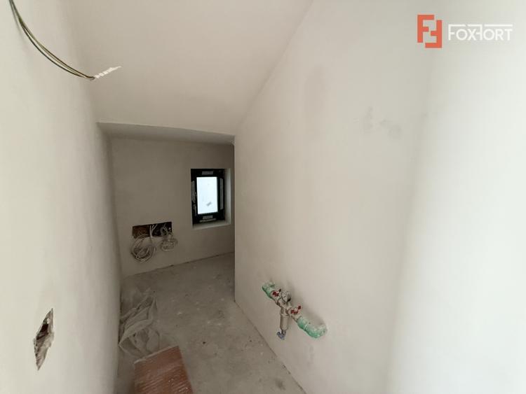 Casă individuală cu 5 camere cu Canalizare în Săcălaz
