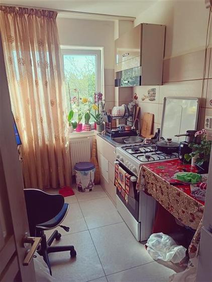Apartament cu 3 camere decomandat în Podul de Piatră
