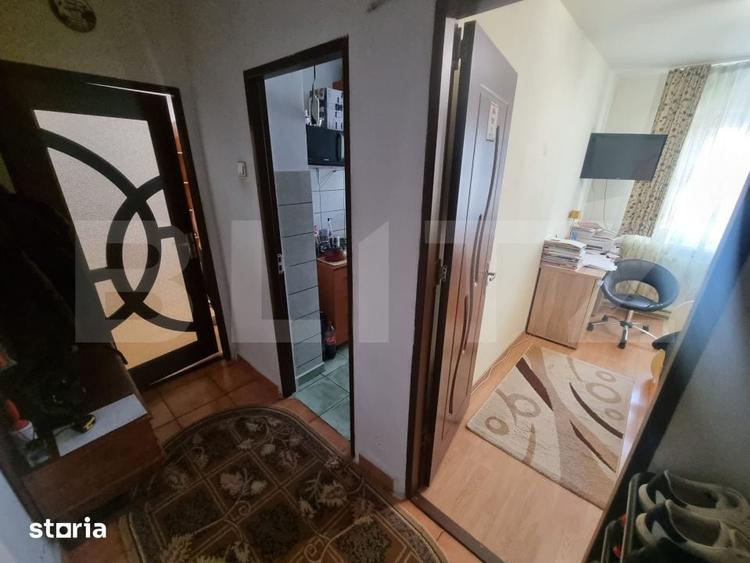 Apartament cu 3 camere semidecomandat, mobilat în Craiovița Nouă