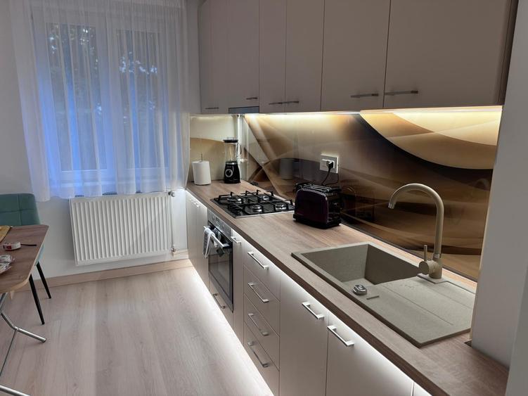 Apartament cu 2 camere semidecomandat în Tomis III
