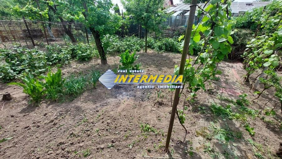Casă individuală cu 11 camere cu Canalizare în Central