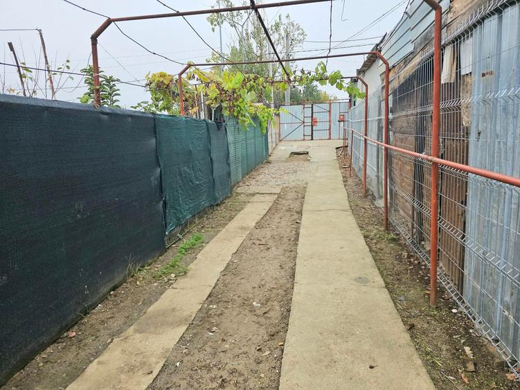 Casă cu 3 camere cu Teren 250 Mp în Bd. Laminorului