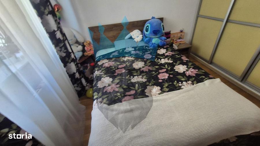 Apartament cu 3 camere, mobilat în Tei
