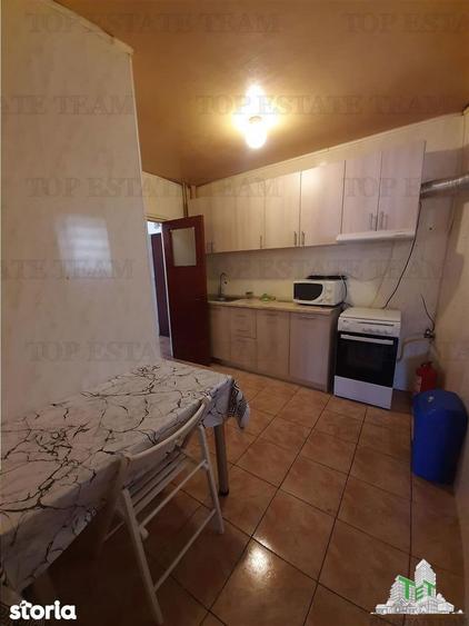 Apartament cu 3 camere decomandat, mobilat în Pantelimon