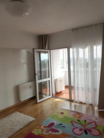 Apartament cu 3 camere decomandat în Crângași