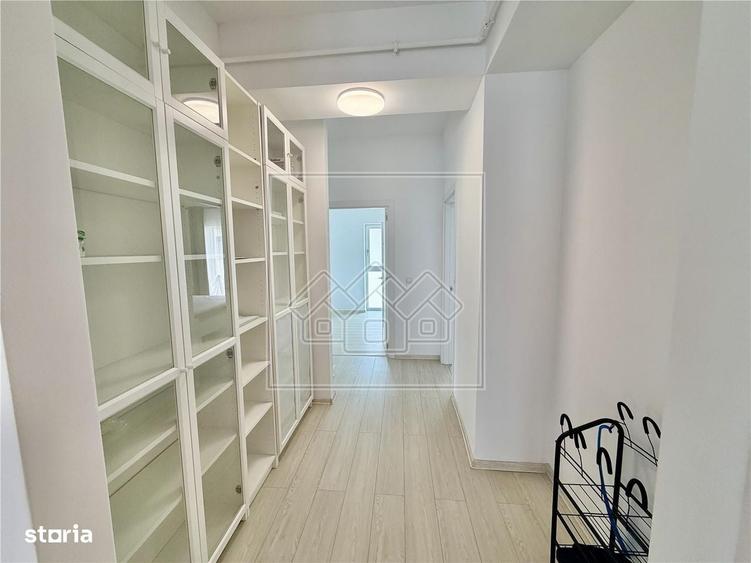 Apartament cu 3 camere în Sub Arini