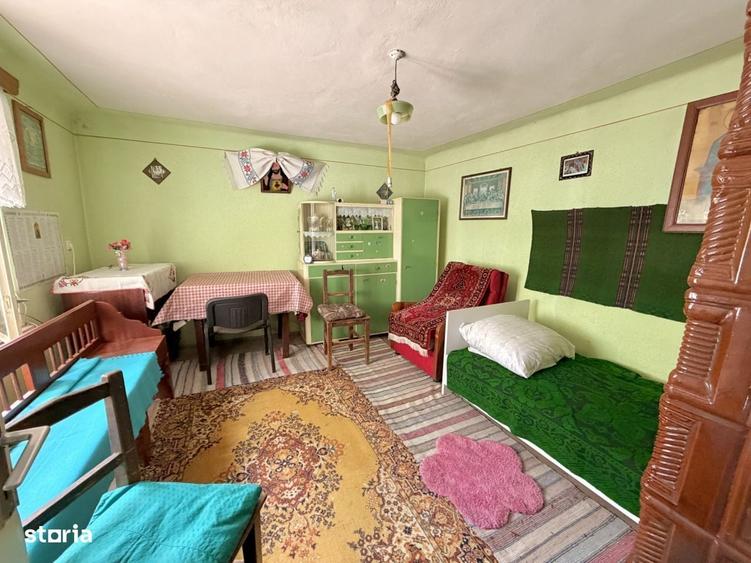Casă cu 4 camere decomandat în Drașov