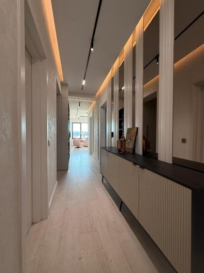 Apartament cu 3 camere decomandat, mobilat în Nicolina