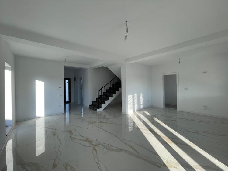 Duplex cu 4 camere cu Teren 365 Mp în Moșnița Veche