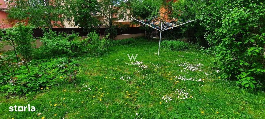 Casă cu 8 camere cu Teren 1000 Mp în Trei Stejari
