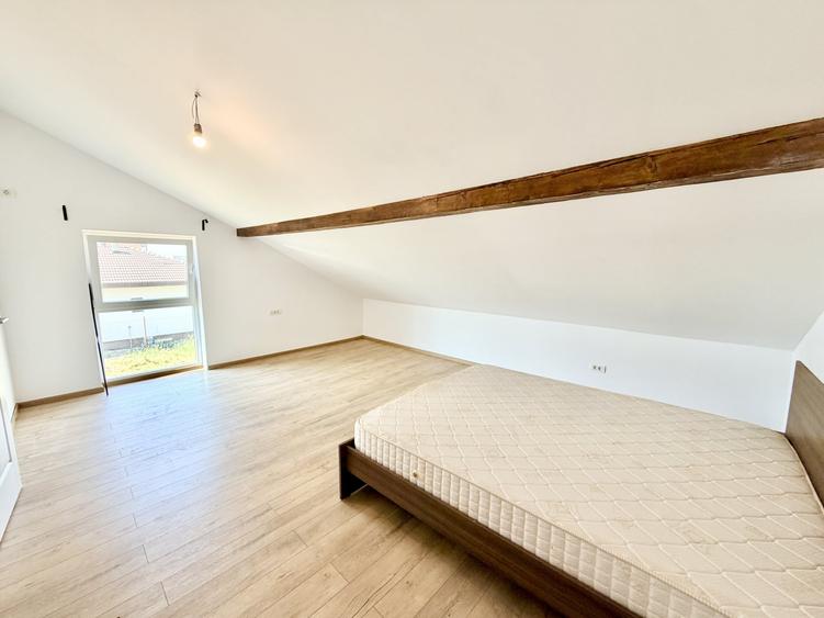 Duplex cu 4 camere cu Canalizare în Moșnița Nouă