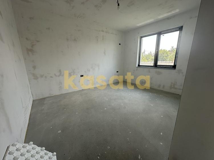 Casă cu 4 camere cu Teren 400 Mp în Domnești