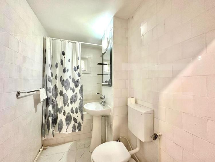 Apartament cu 3 camere semidecomandat, mobilat în Cetate