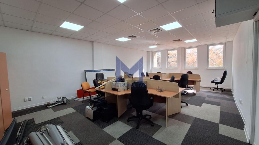 Birou, de 242 mp, în Central