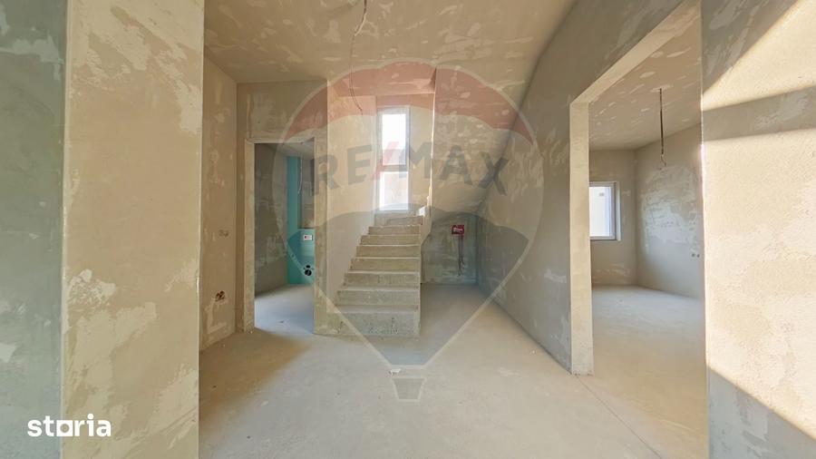 Casă cu 5 camere cu Teren 249 Mp în Chinteni