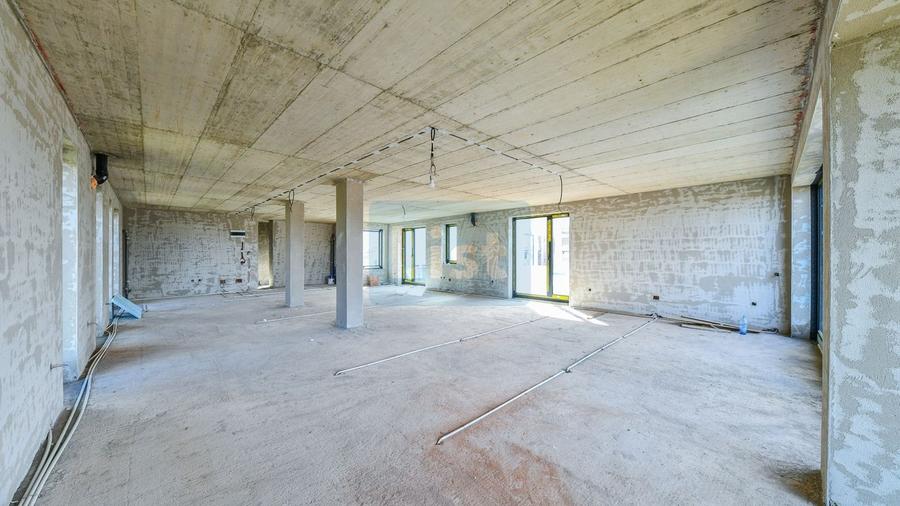 Casă cu 3 camere cu Teren 1598 Mp în Zorilor