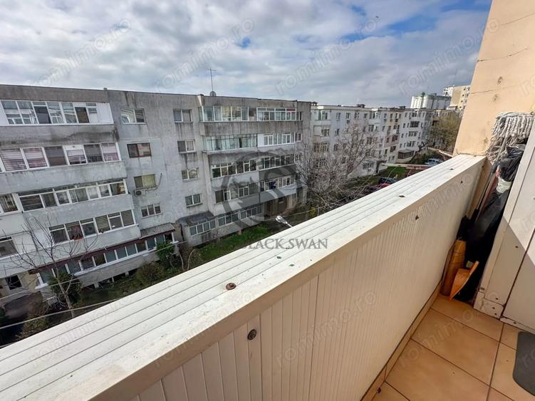 Apartament cu 3 camere semidecomandat, mobilat în Malu Roșu