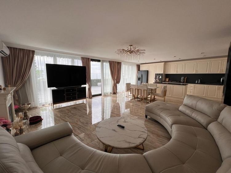 Apartament cu 4 camere decomandat în Exterior Vest