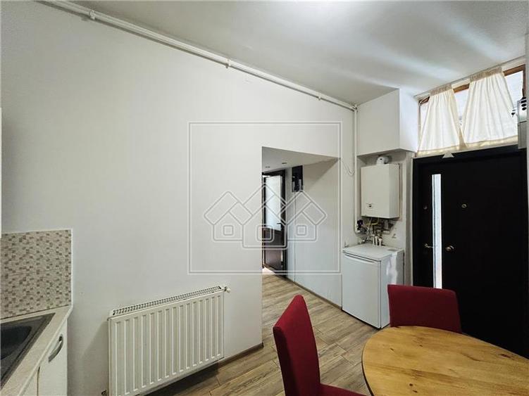 Apartament cu 2 camere nedecomandat în Central
