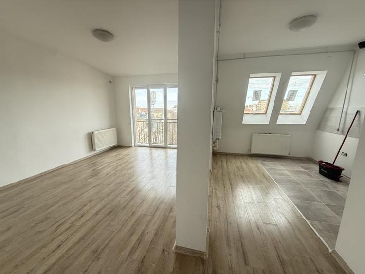 Apartament cu 3 camere decomandat în Aradului