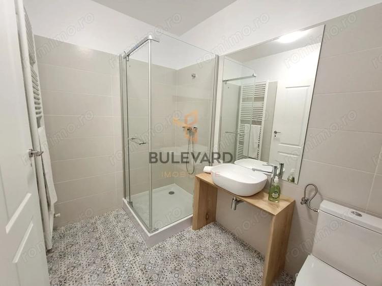 Casă cu Teren 6300 Mp în Groși