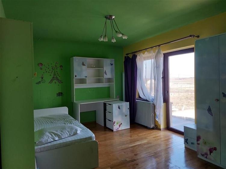 Casă individuală cu 5 camere cu Canalizare în Livada