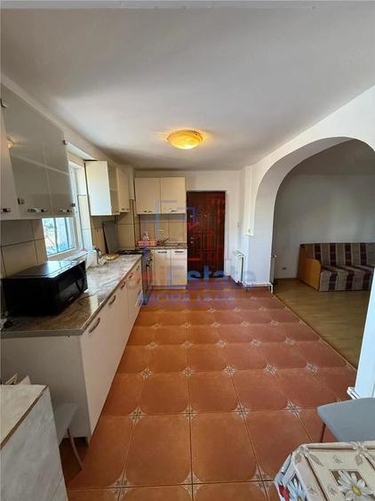 Apartament cu 3 camere decomandat în Filiași