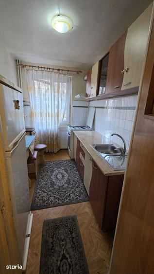 Apartament cu 4 camere semidecomandat în Colentina