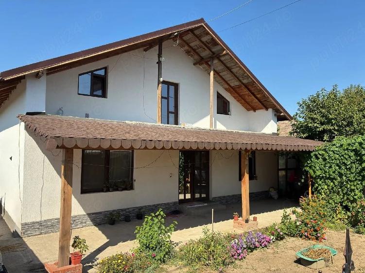 Casă cu Teren 281 Mp în Hârșova