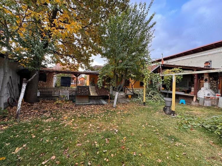 Casă cu 4 camere cu Teren 500 Mp în Central