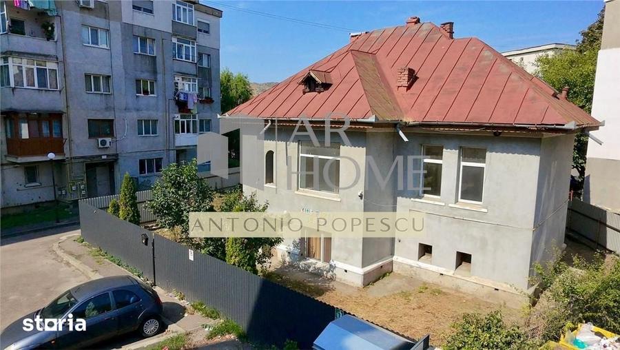 Casă cu 8 camere cu Teren 420 Mp în Central