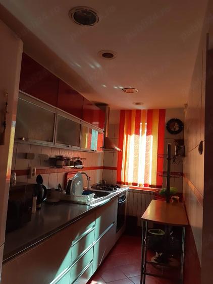 Apartament cu 4 camere semidecomandat în Central