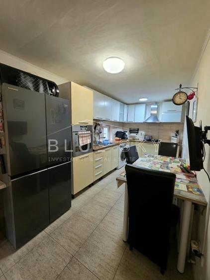 Apartament cu 3 camere decomandat, mobilat în Kamsas