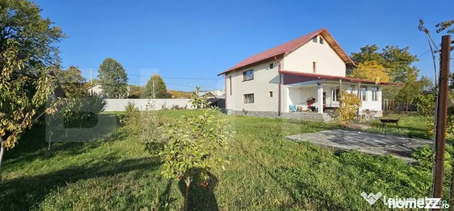 Casă cu 5 camere cu Teren 1300 Mp în Valea